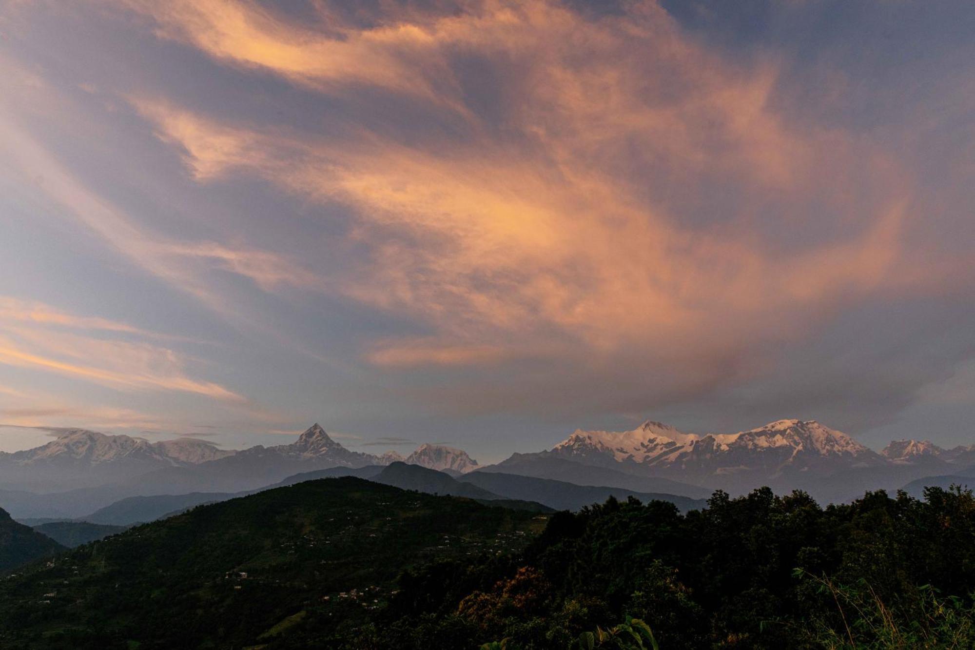 Tiger Mountain Pokhara Lodge Esterno foto