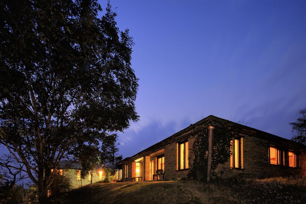 Tiger Mountain Pokhara Lodge Esterno foto